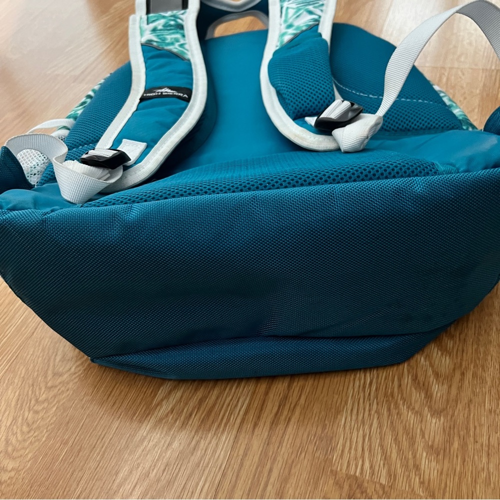 High Sierra laptop backpack ! Used to trips before but plenty of use left ! - Picture 7 of 7